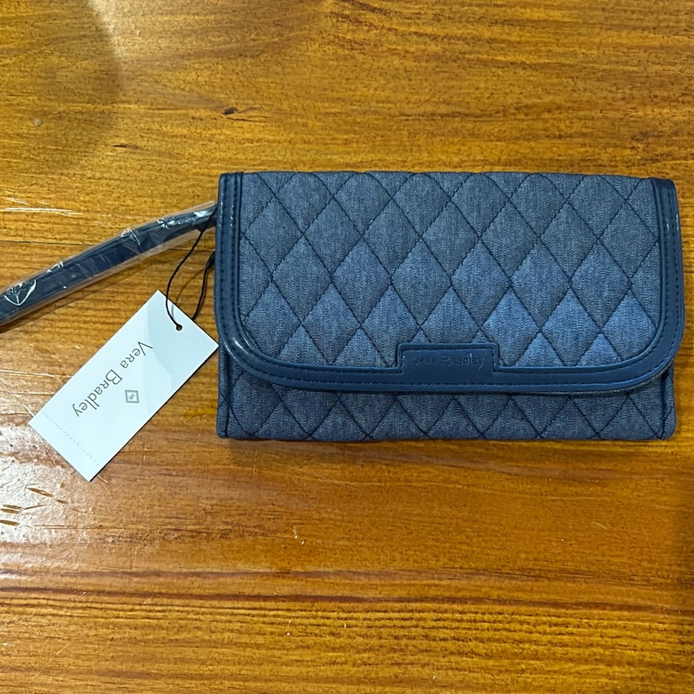 NWT. Vera Bradley Trimmed Wristlet. Moonlight Navy.